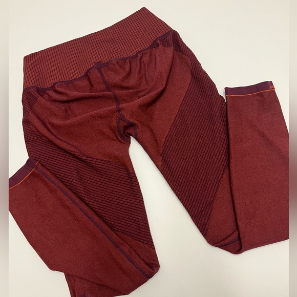 ♥️ FREE with any purchase 🙏🏽 PUMA ⚜️♥️⚜️ FormKnit Seamless Leggings - Picture 8 of 14